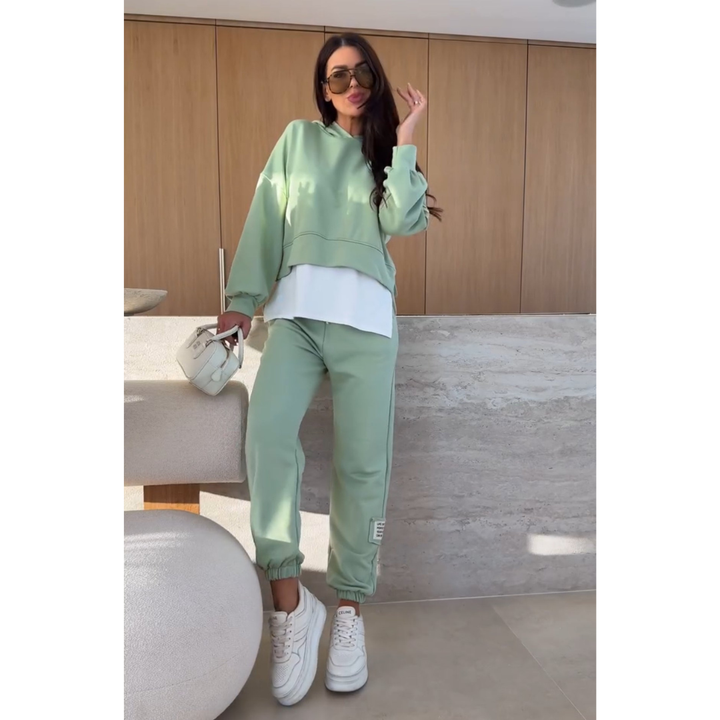 Dana | Completo Sportivo Donna con Dettagli A Maglia