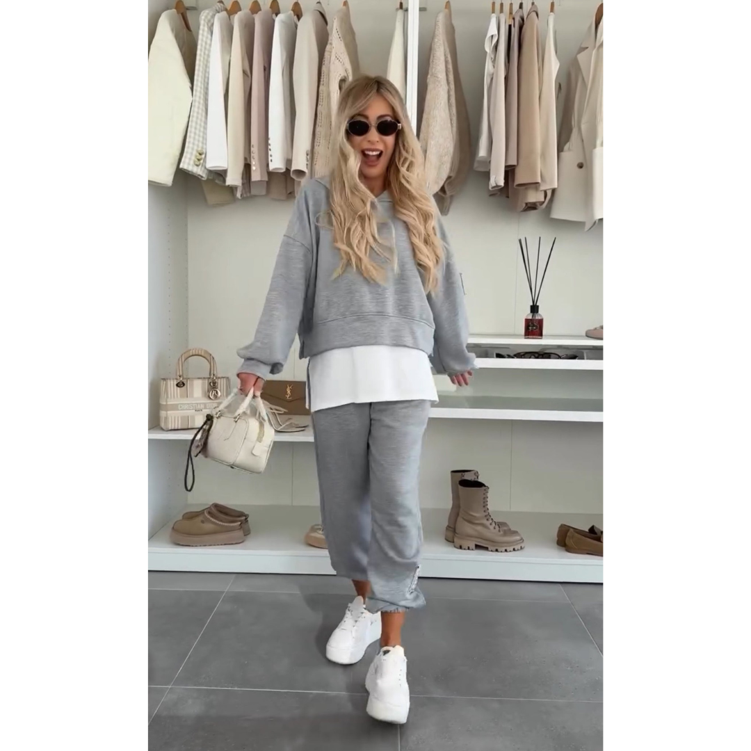 Dana | Completo Sportivo Donna con Dettagli A Maglia