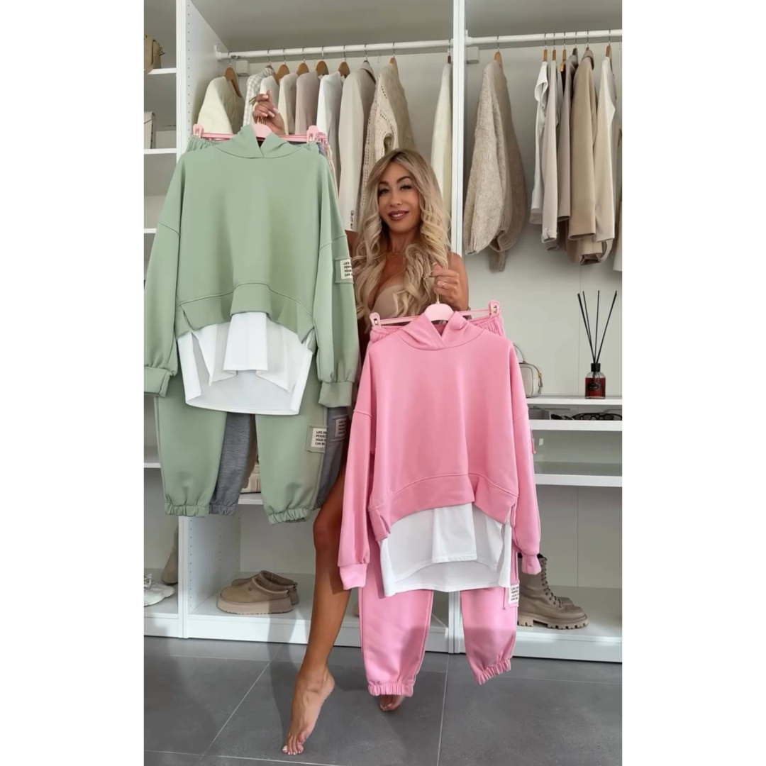 Dana | Completo Sportivo Donna con Dettagli A Maglia