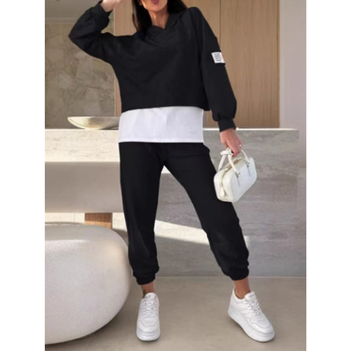 Dana | Completo Sportivo Donna con Dettagli A Maglia